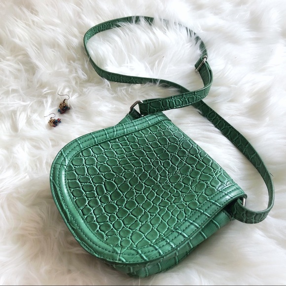 Snob Essentials Handbags - Vintage Crossbody Handbag